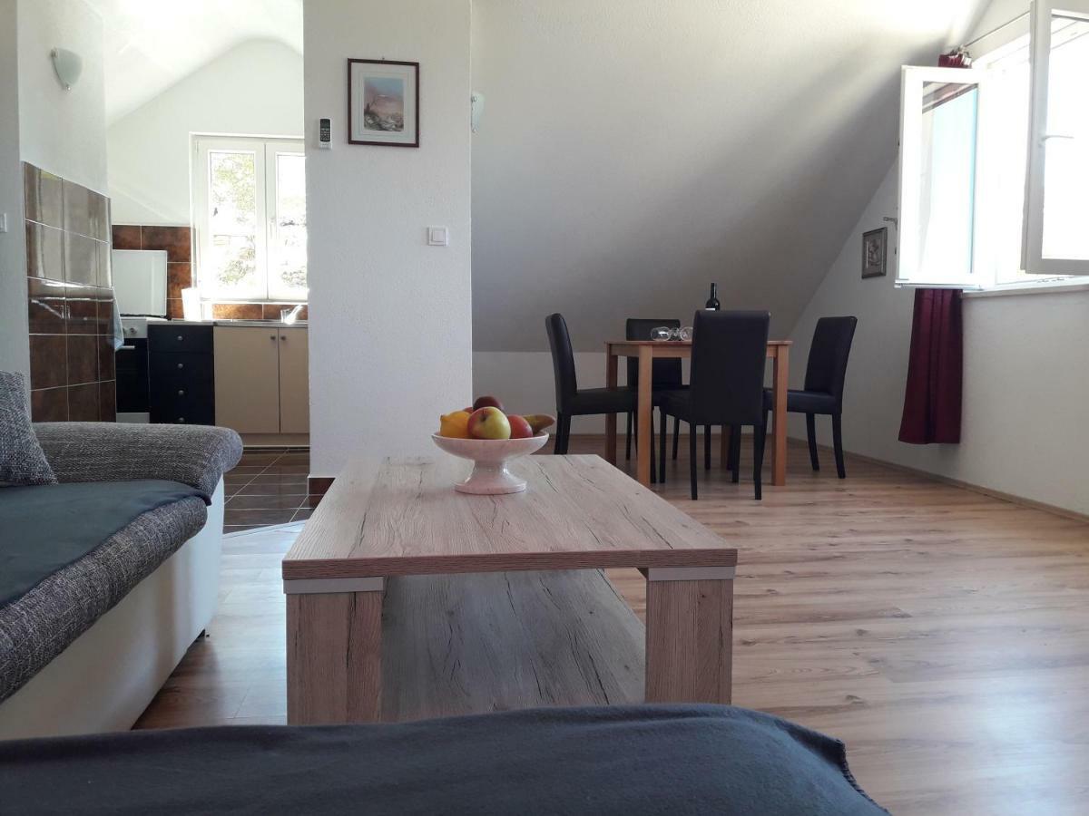 Apartmani Timon Бол Екстер'єр фото